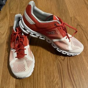 On Cloud running sneakers!